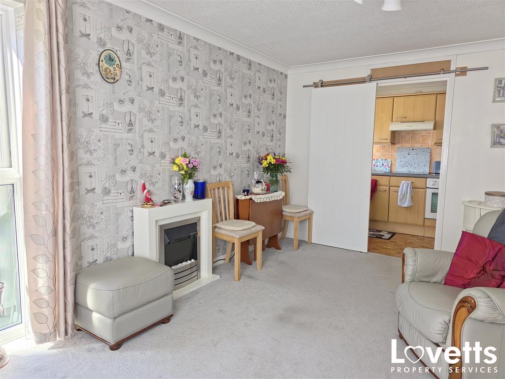 Property photo 3 of 6 Living Room