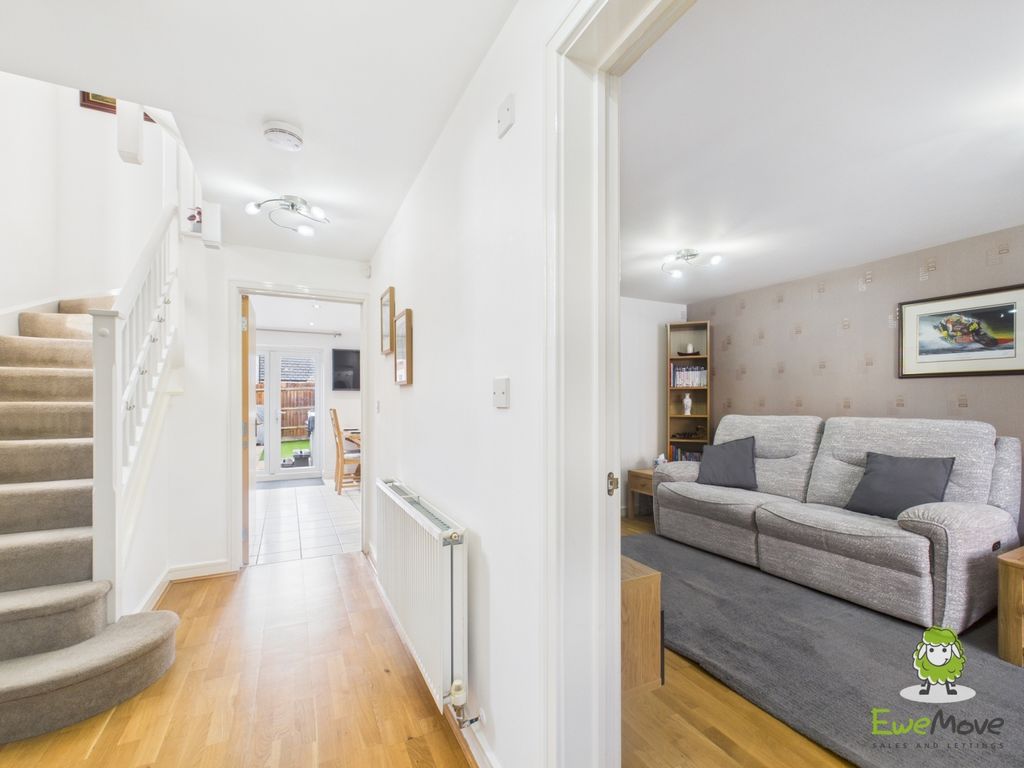 Property photo 2 of 25 Ewemove Estate Agents Basingstoke - Penton Way -Ha