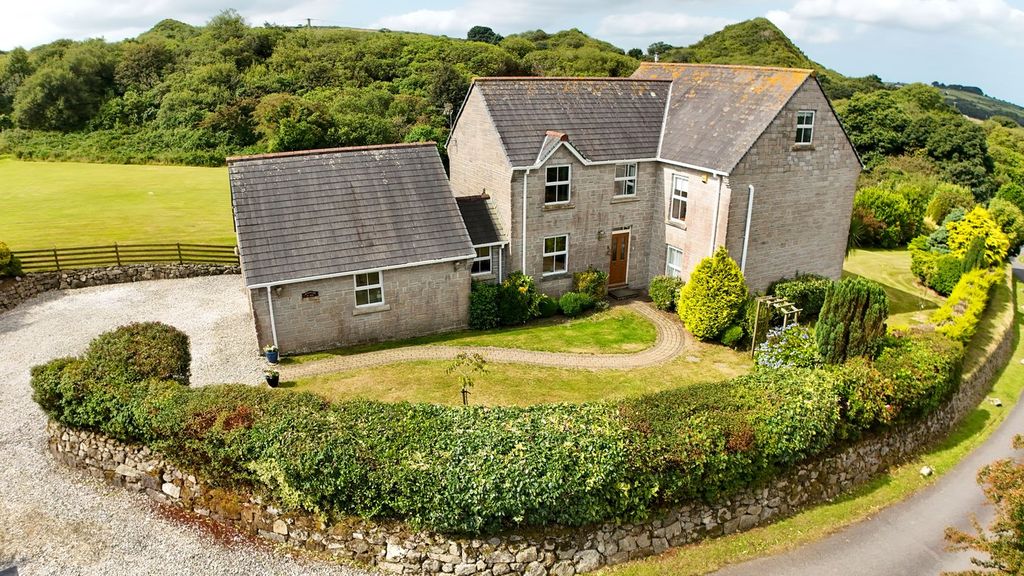 Property photo 2 of 32