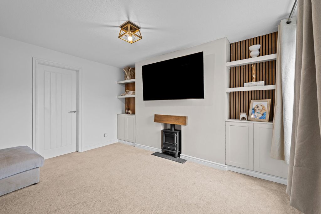 Property photo 2 of 25