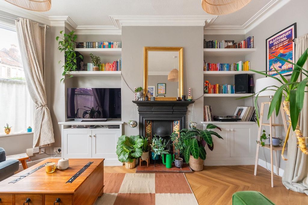 Property photo 1 of 27 G5F0G3Rhd - Living Room A.Jpg