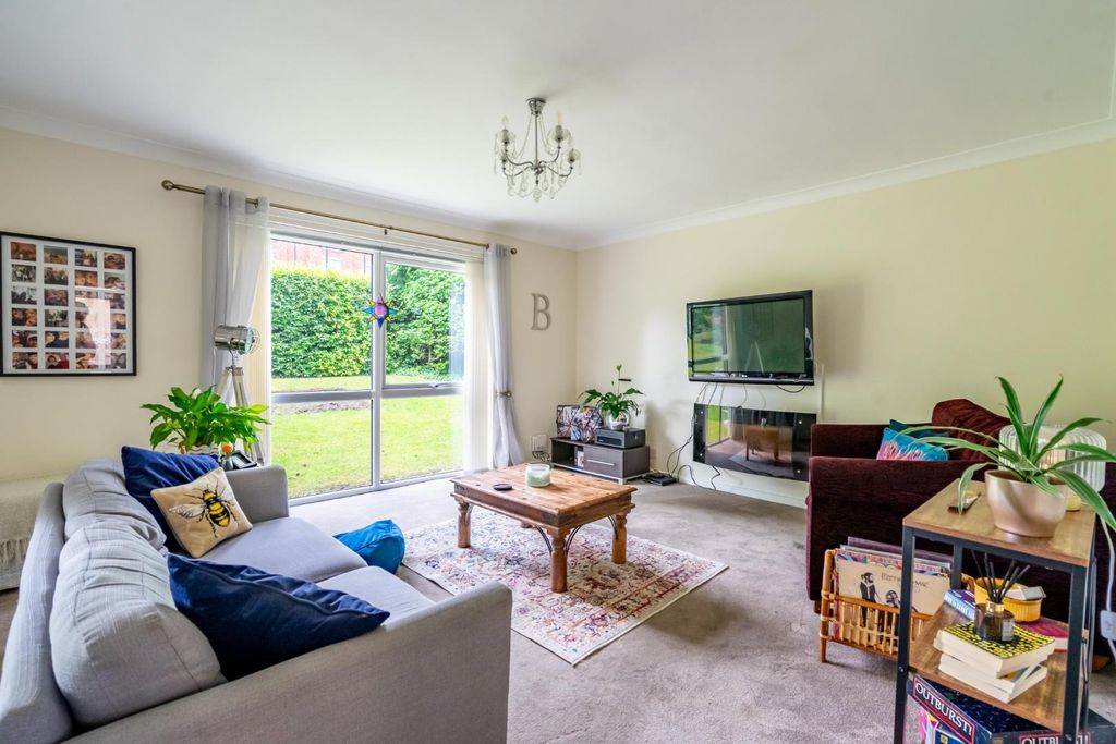 Property photo 2 of 12 Ashfield Court (7 Of 15).Jpg