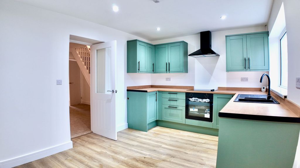 Property photo 3 of 27