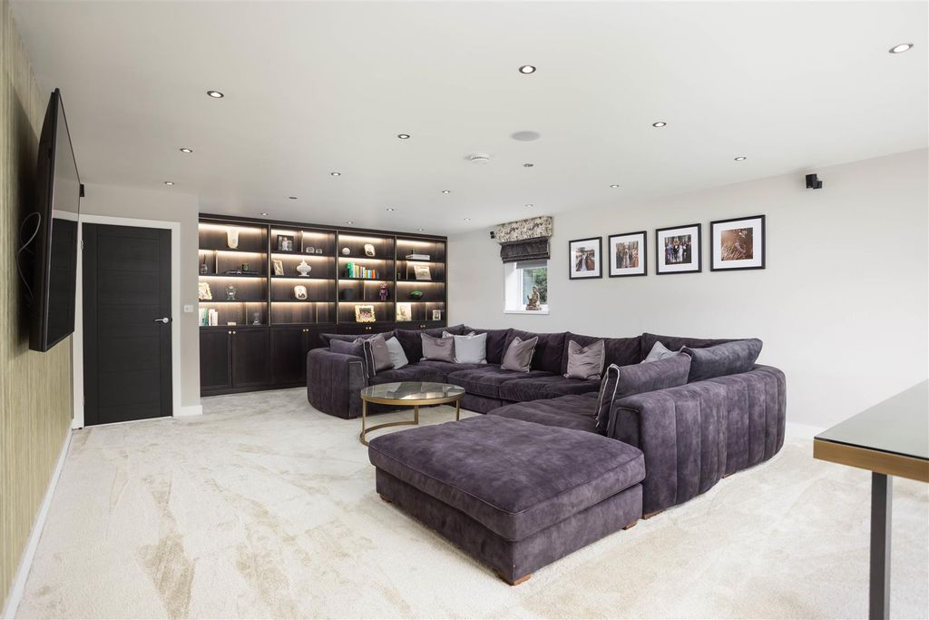 Property photo 2 of 16 00008.Jpg