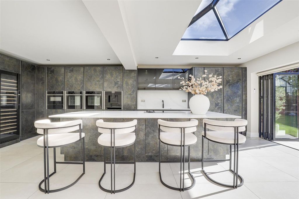 Property photo 3 of 46