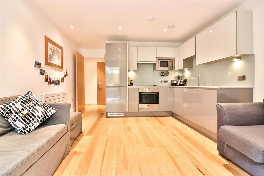 Property photo 2 of 9