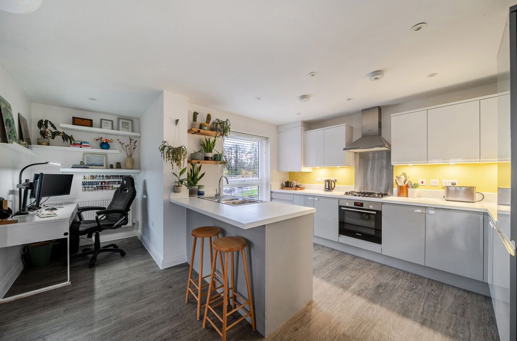 Property photo 3 of 12 1389036-18-69495B...