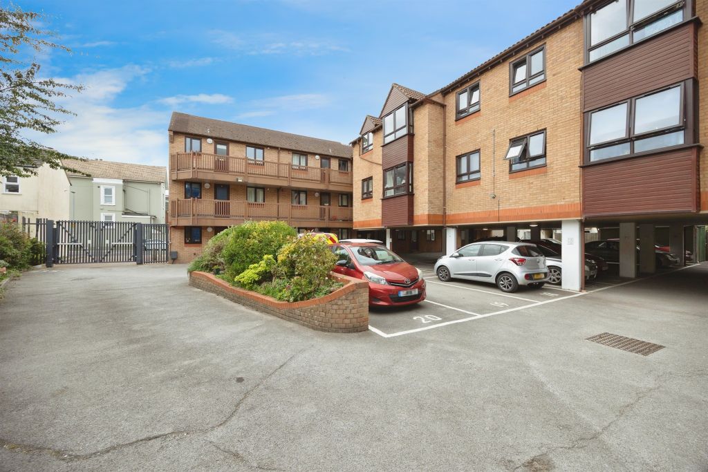 Property photo 3 of 23