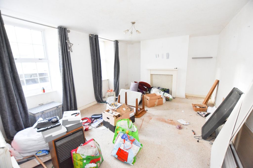 Property photo 3 of 9 Lounge