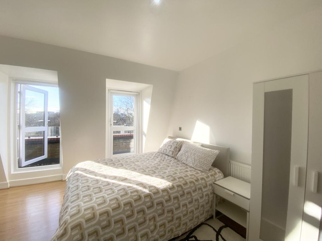 Property photo 3 of 9 Bedroom