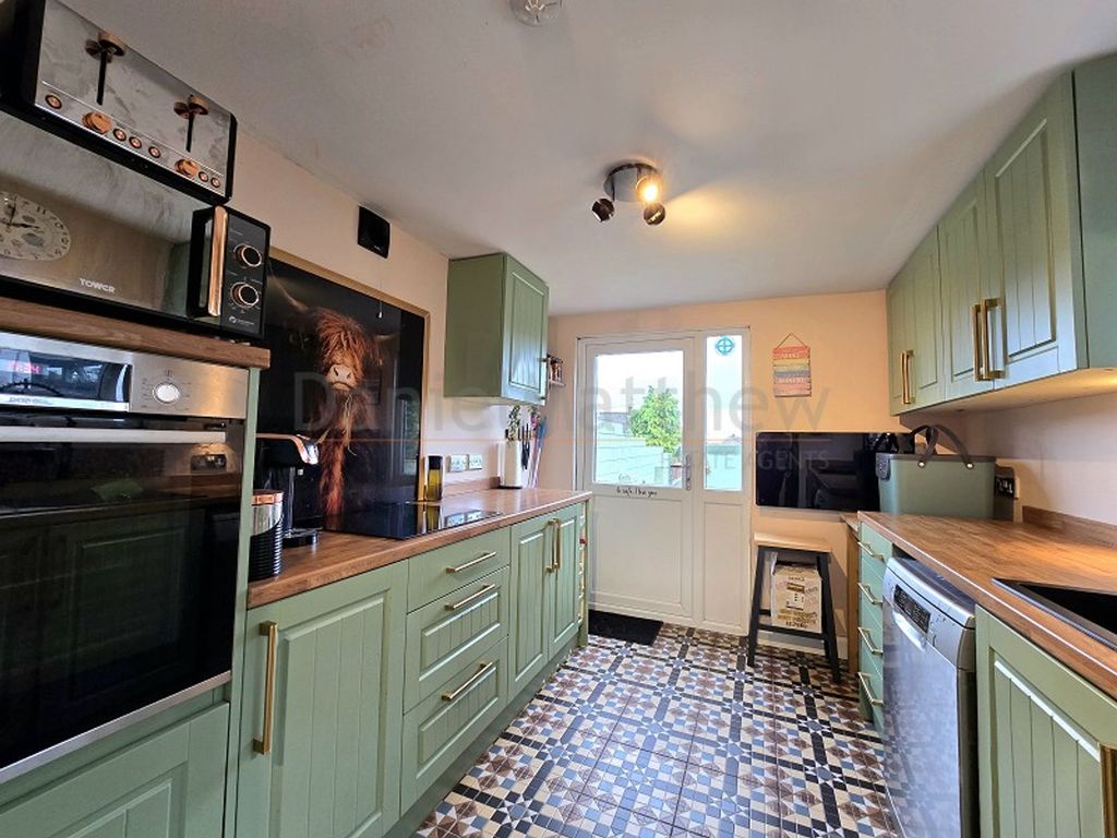 Property photo 2 of 20 Kitchen