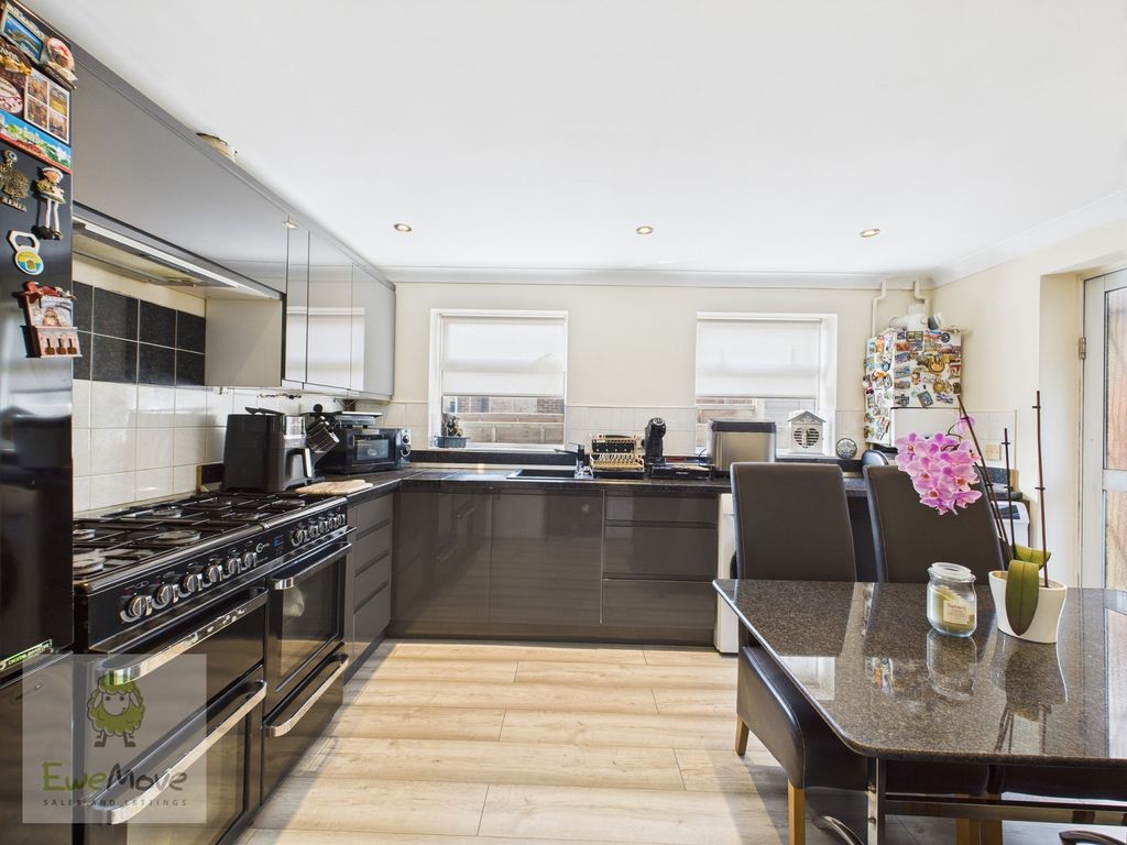 Property photo 3 of 17 Kitchen Dining Room