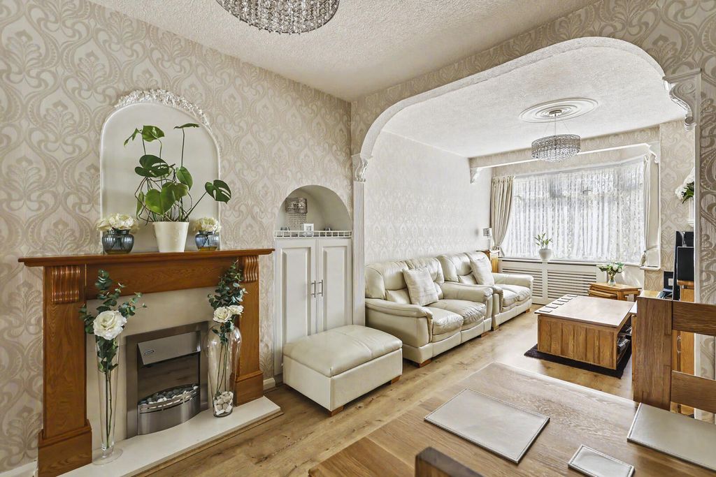 Property photo 3 of 40 Living Room