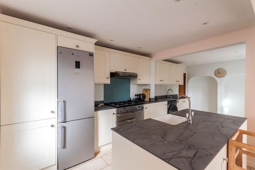 Property photo 3 of 34 Kitchen