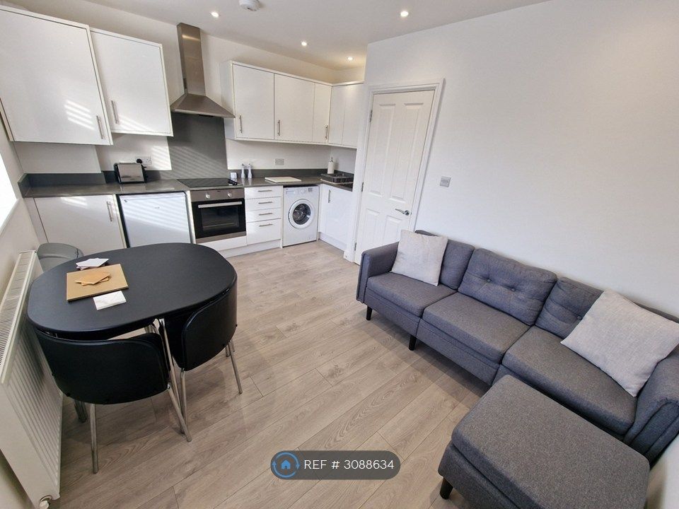 Property photo 1 of 14 Kitchen/Living Room