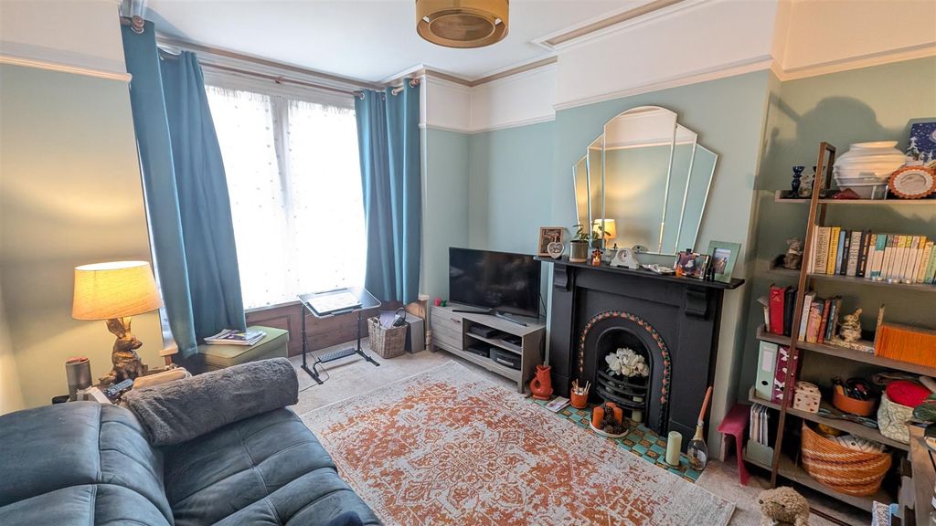 Property photo 2 of 16 Pxl_20251203_120504025.Jpg