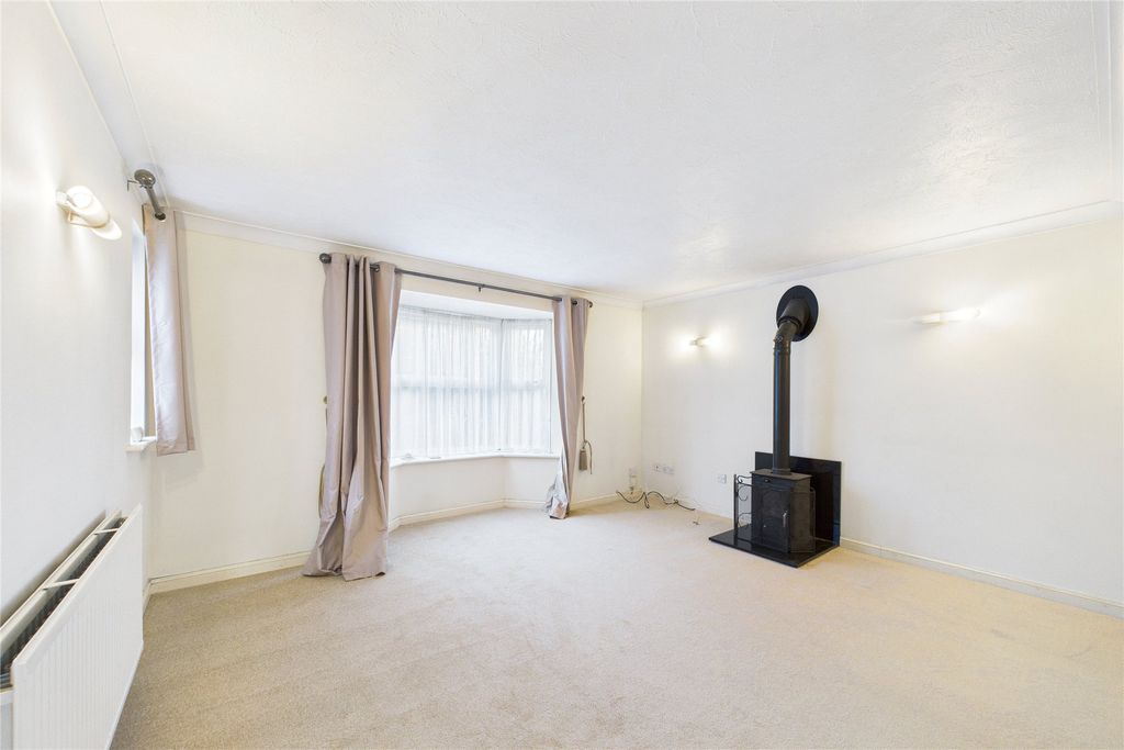 Property photo 2 of 13 Picture No. 32