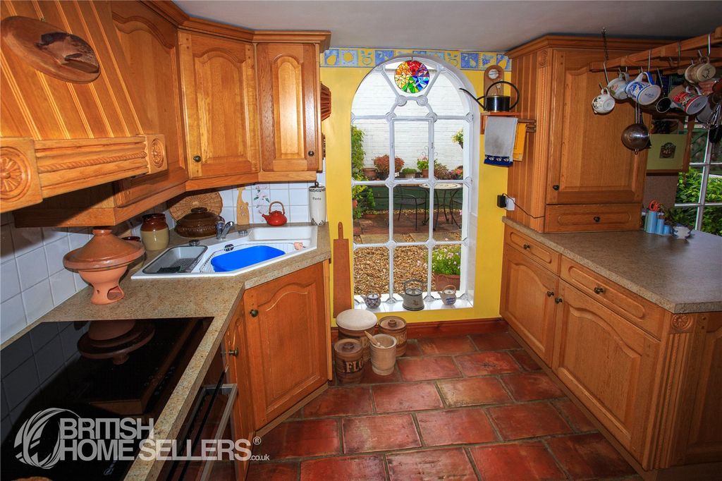 Property photo 2 of 27 Picture No. 25
