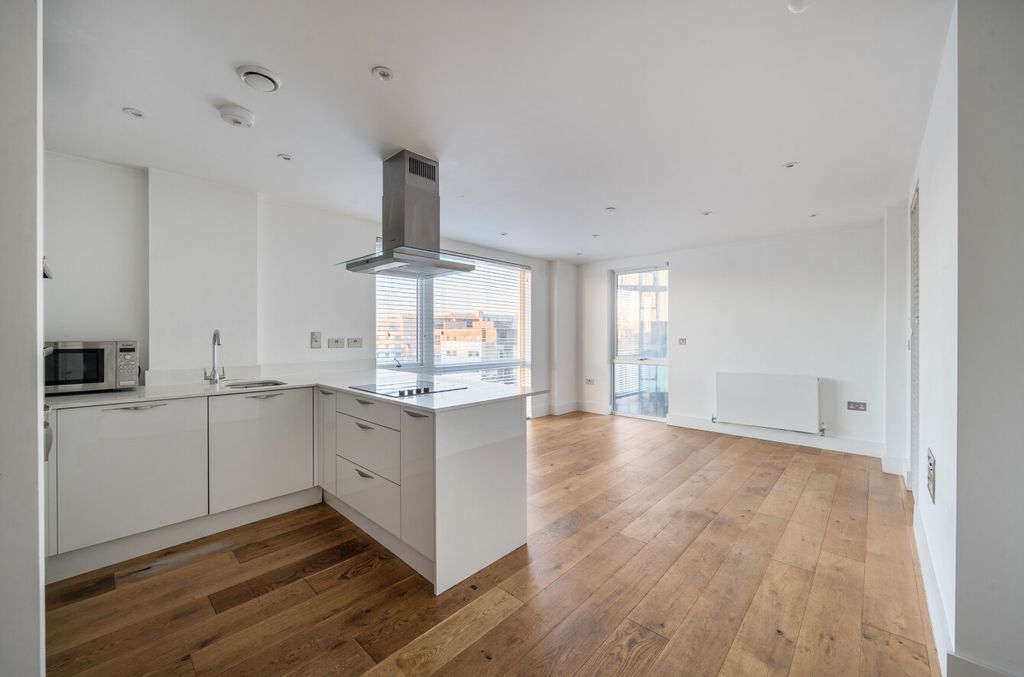 Property photo 3 of 14 1384421-16-6920B5...