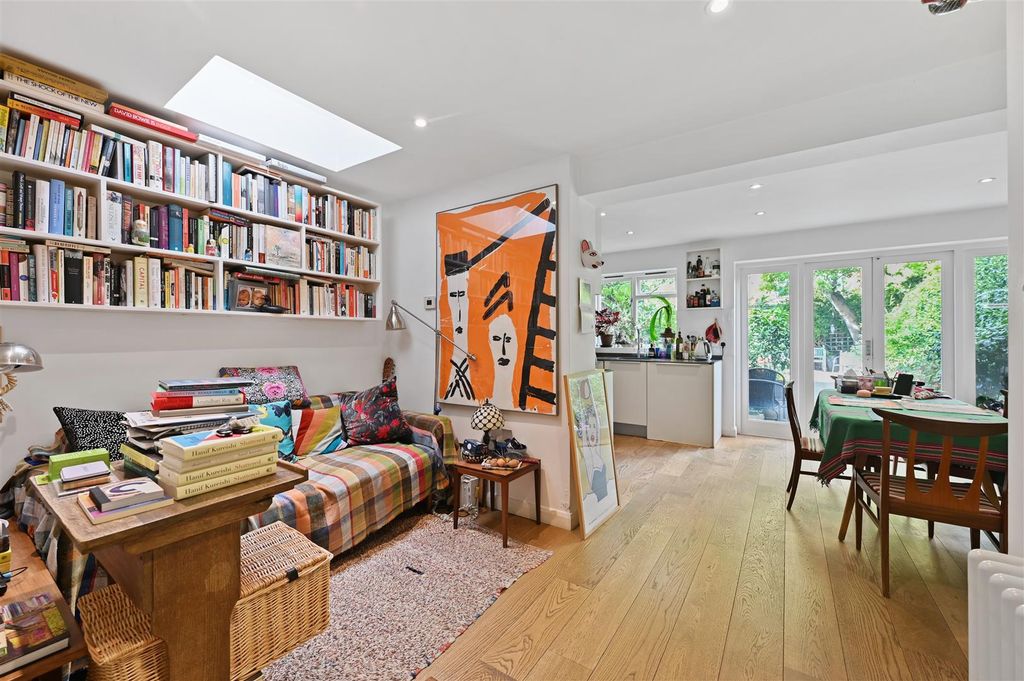 Property photo 3 of 7 Batoum Gardens