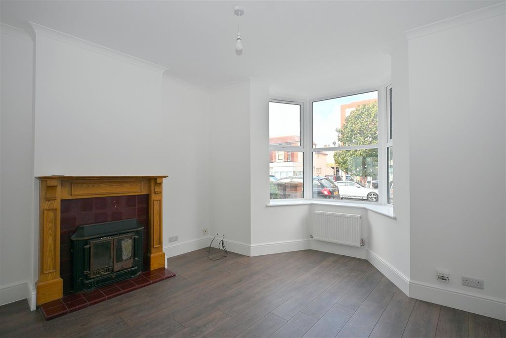 Property photo 2 of 14 Sitting Room