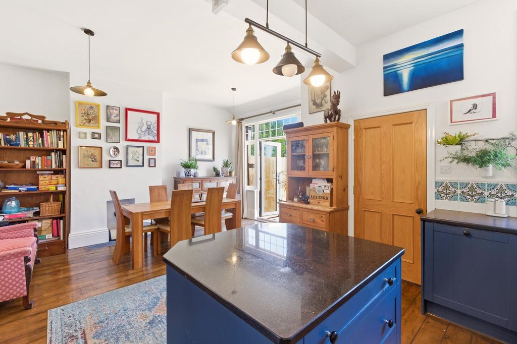 Property photo 3 of 25 Kitchen