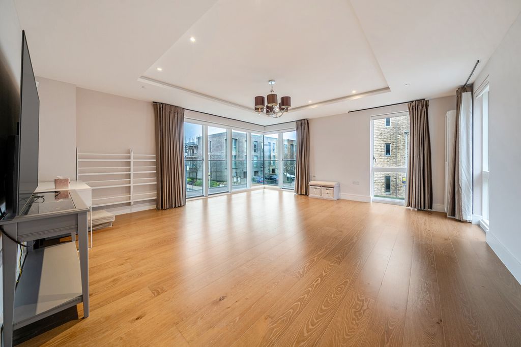 Property photo 3 of 22 Reception