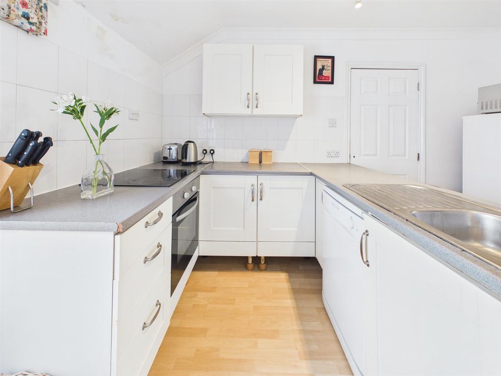 Property photo 3 of 16 Cam04116G0-Pr0292-Still016.Jpg