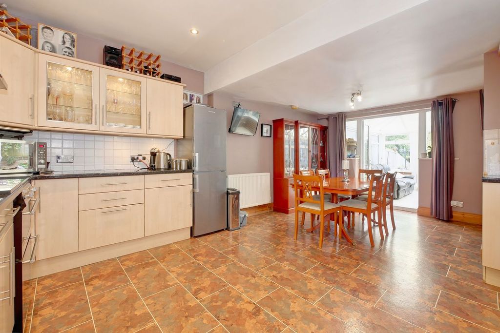 Property photo 2 of 27