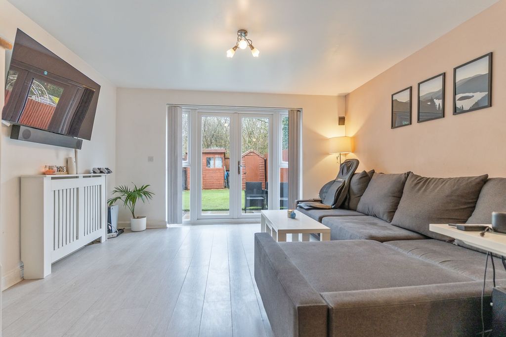 Property photo 3 of 21