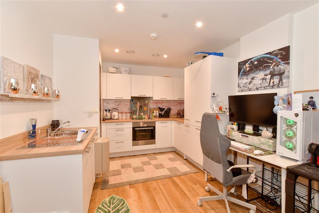 Property photo 3 of 10 Lounge/Kitchen