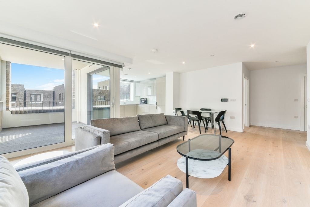 Property photo 2 of 7 Living Area