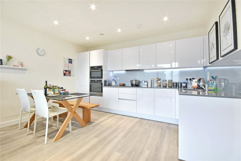 Property photo 3 of 21 Picture No. 16