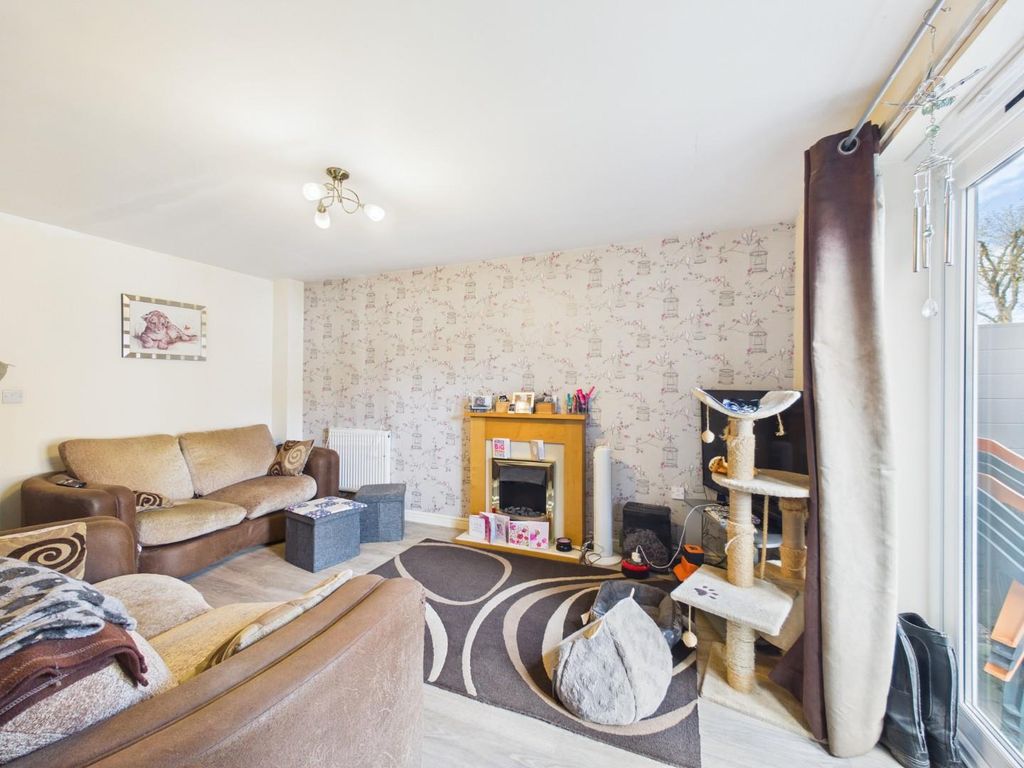 Property photo 3 of 11 Living Room