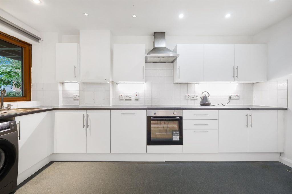 Property photo 3 of 15 Kitchen