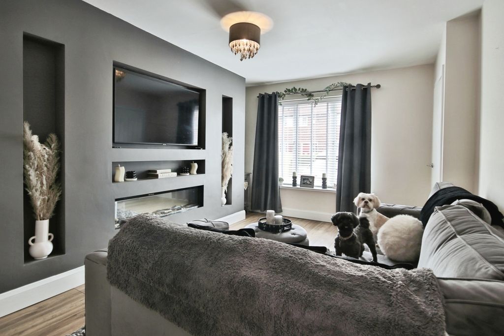 Property photo 2 of 17 4423722