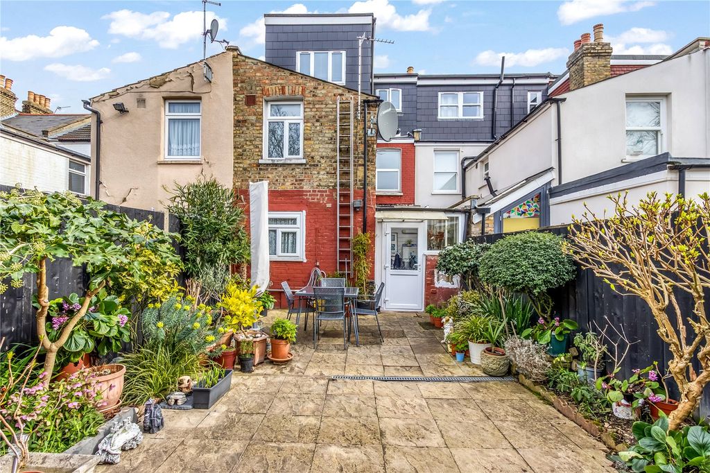 Property photo 3 of 26 Picture No. 28