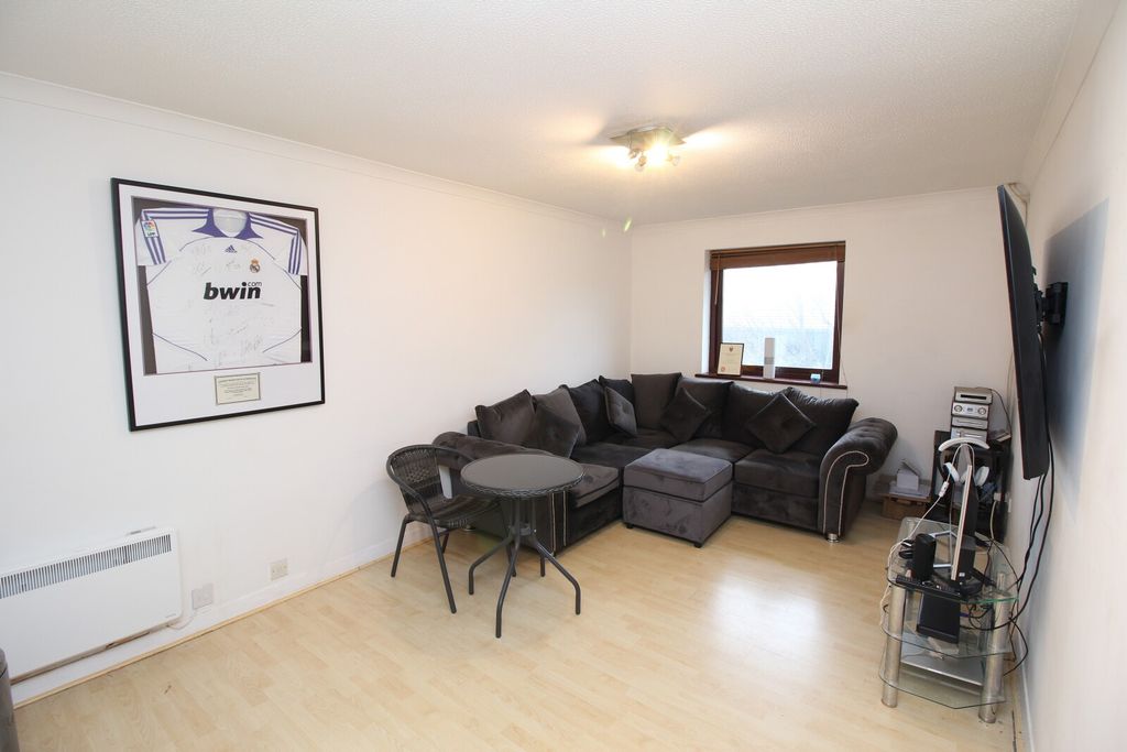 Property photo 2 of 6 Lounge