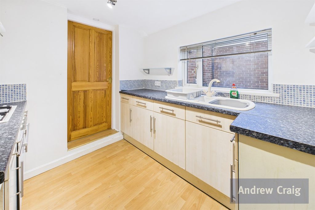 Property photo 3 of 9 Kitchen