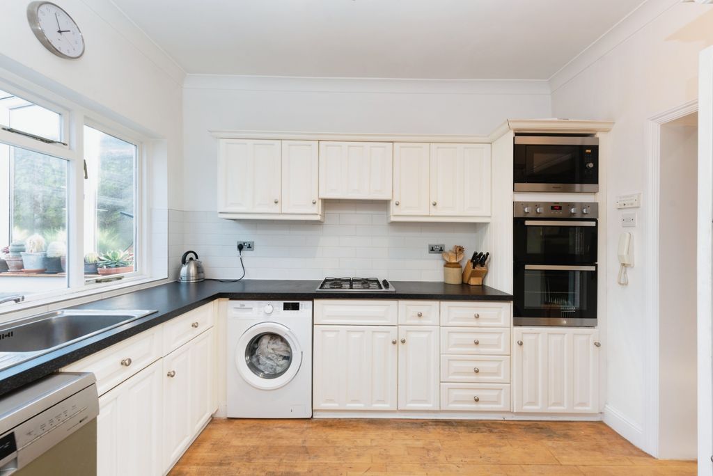 Property photo 2 of 17 Kitchen