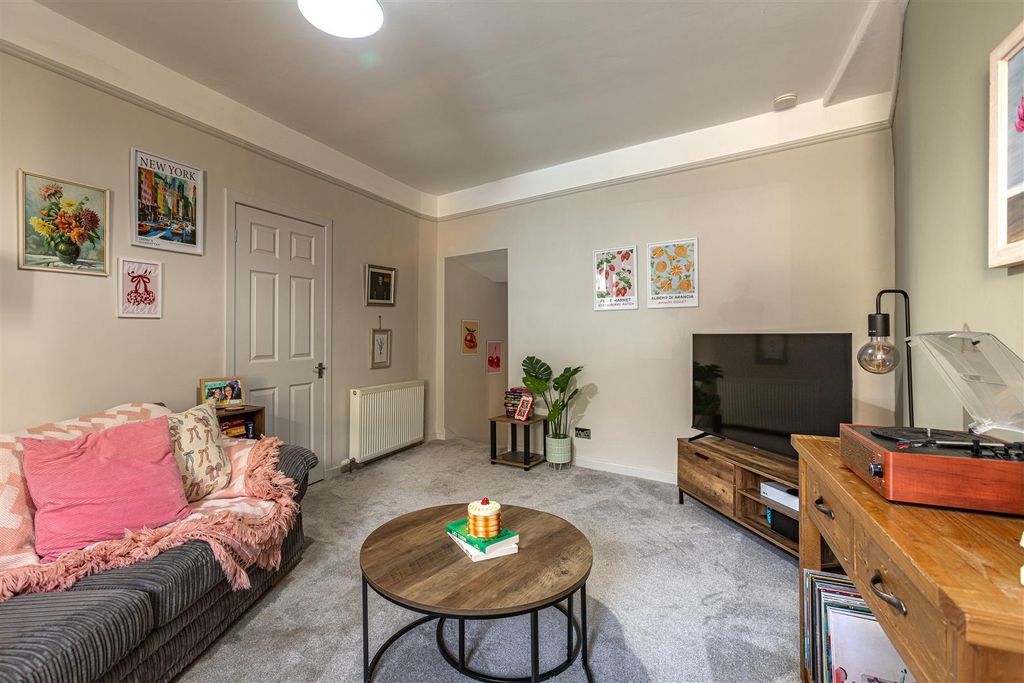 Property photo 3 of 12 114 Galapark Galashiels 12.Jpg