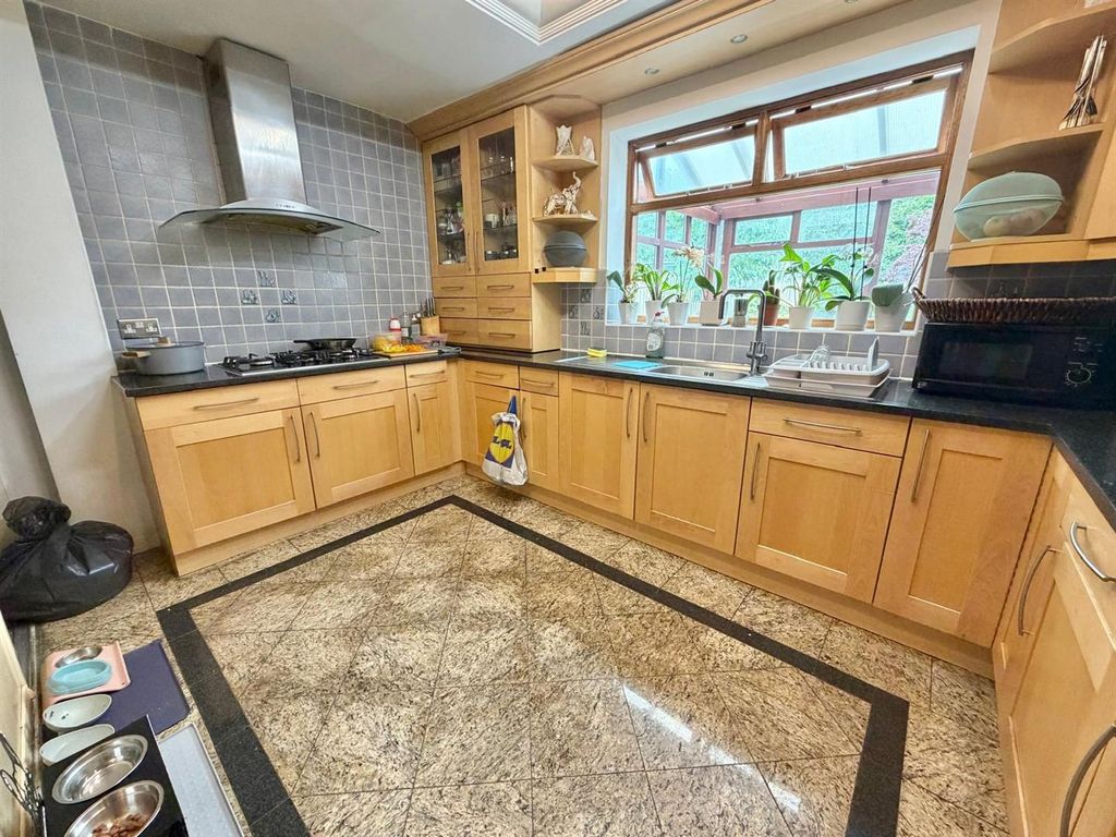 Property photo 3 of 14 Davidson Frost-Wellings, Dfw Dalkeith Grove, Kitch
