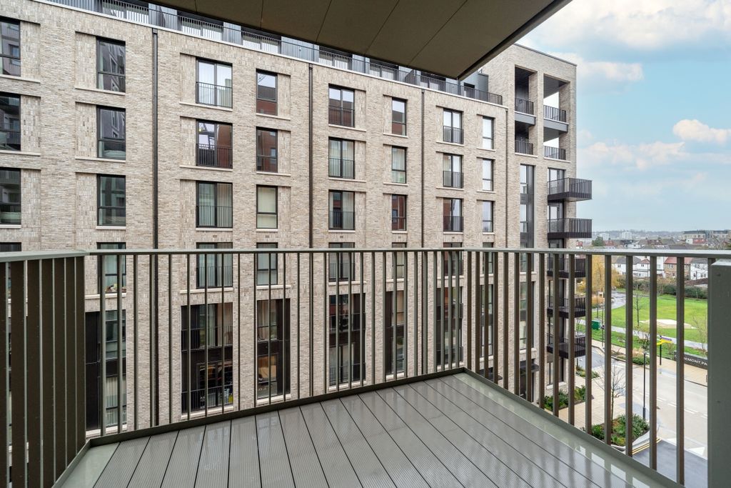 Property photo 3 of 21