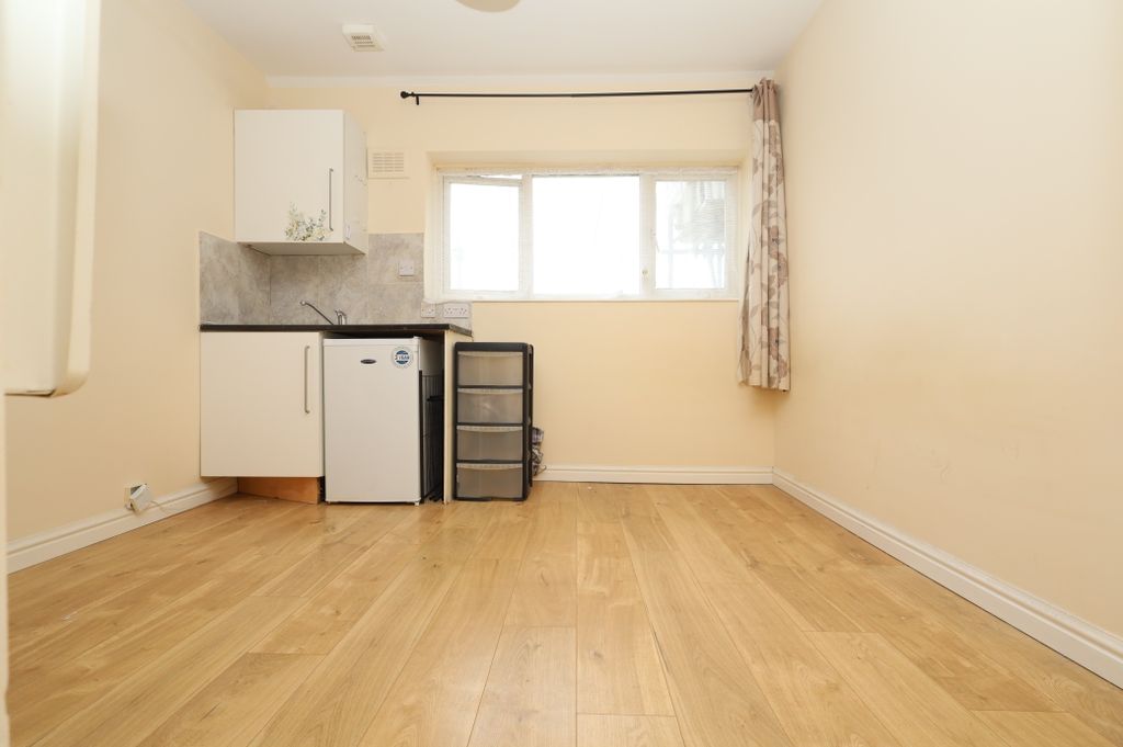 Property photo 1 of 2