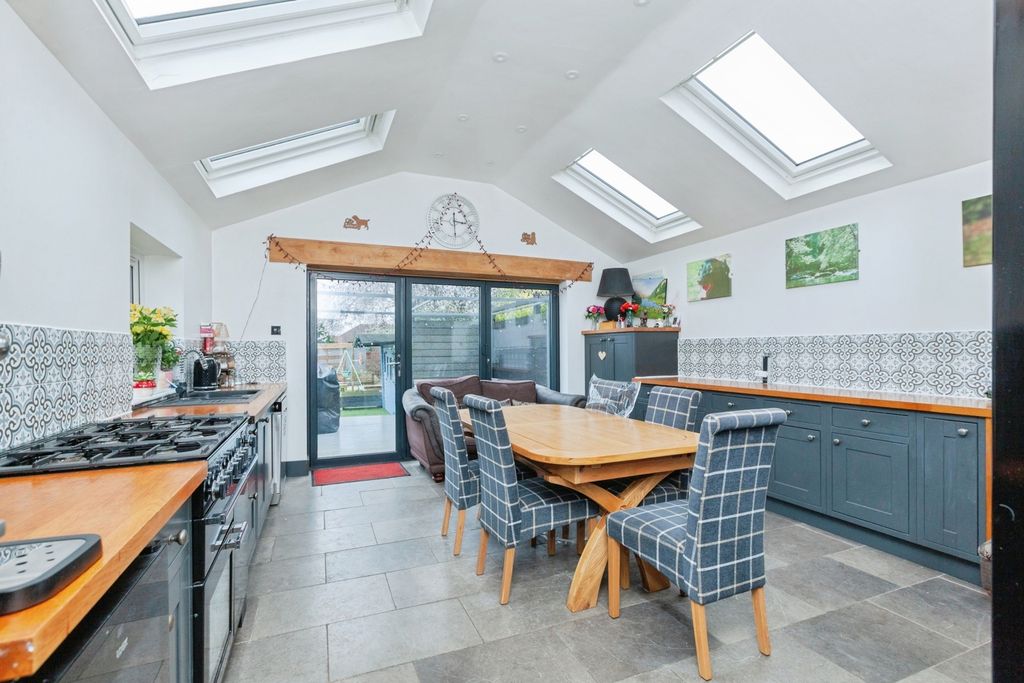 Property photo 2 of 19 Pbox-Img.Jpg