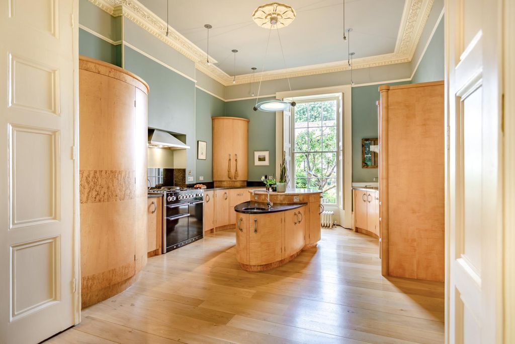 Property photo 2 of 27 Image