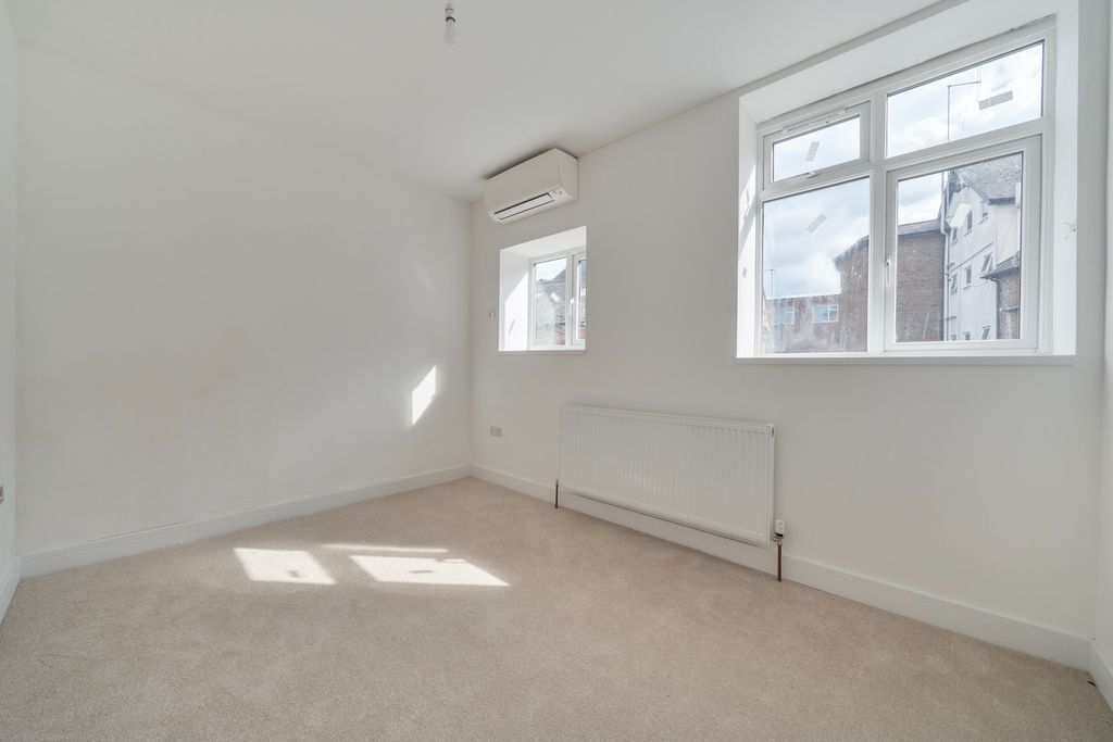 Additional image 6 of 2 bed flat to rentHigh Street, Maidenhead SL6