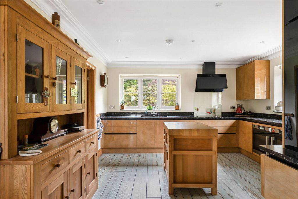 Property photo 3 of 23 Kitchen