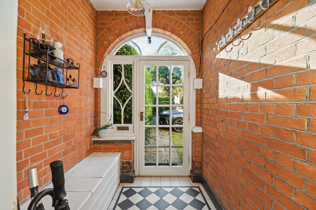 Property photo 3 of 48