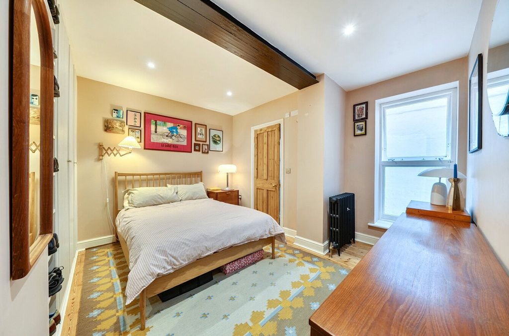 Property photo 2 of 19 Bedroom